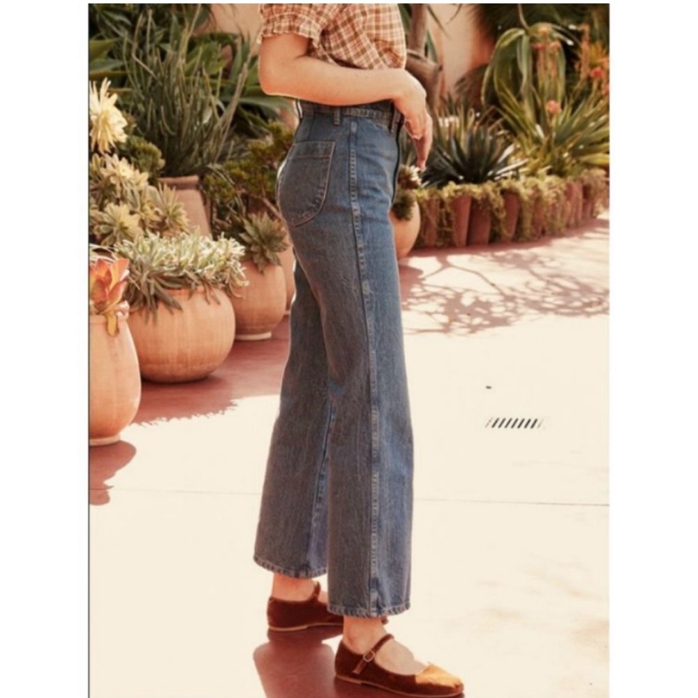 High-Waisted Blue Flare Jeans - Picture 2 of 5